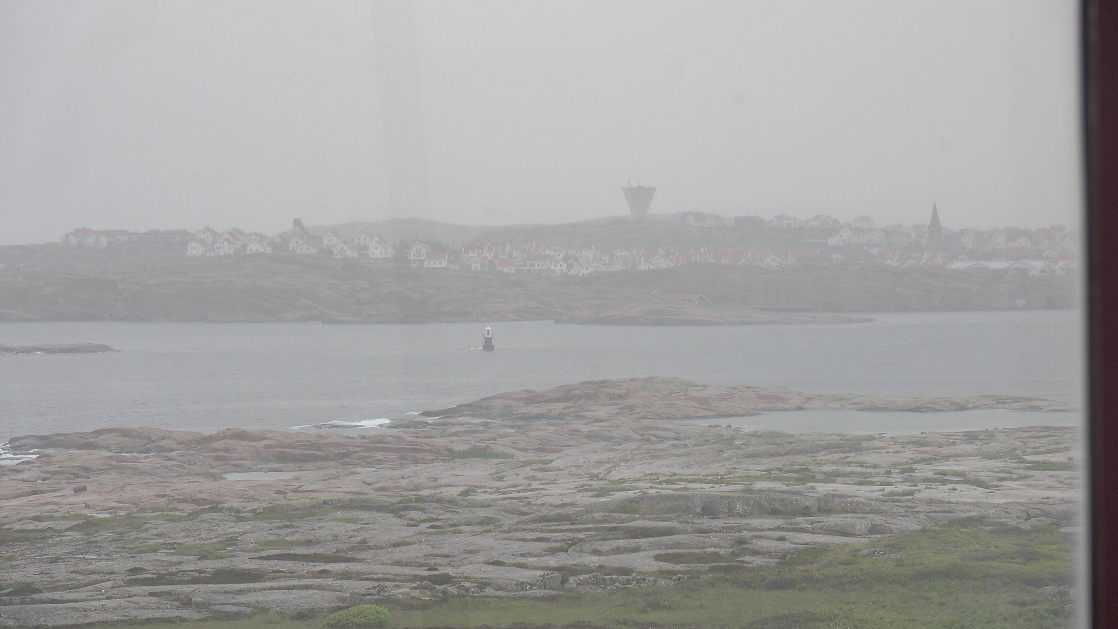 Hållö fyr — vy norr mot Smögen (N1)