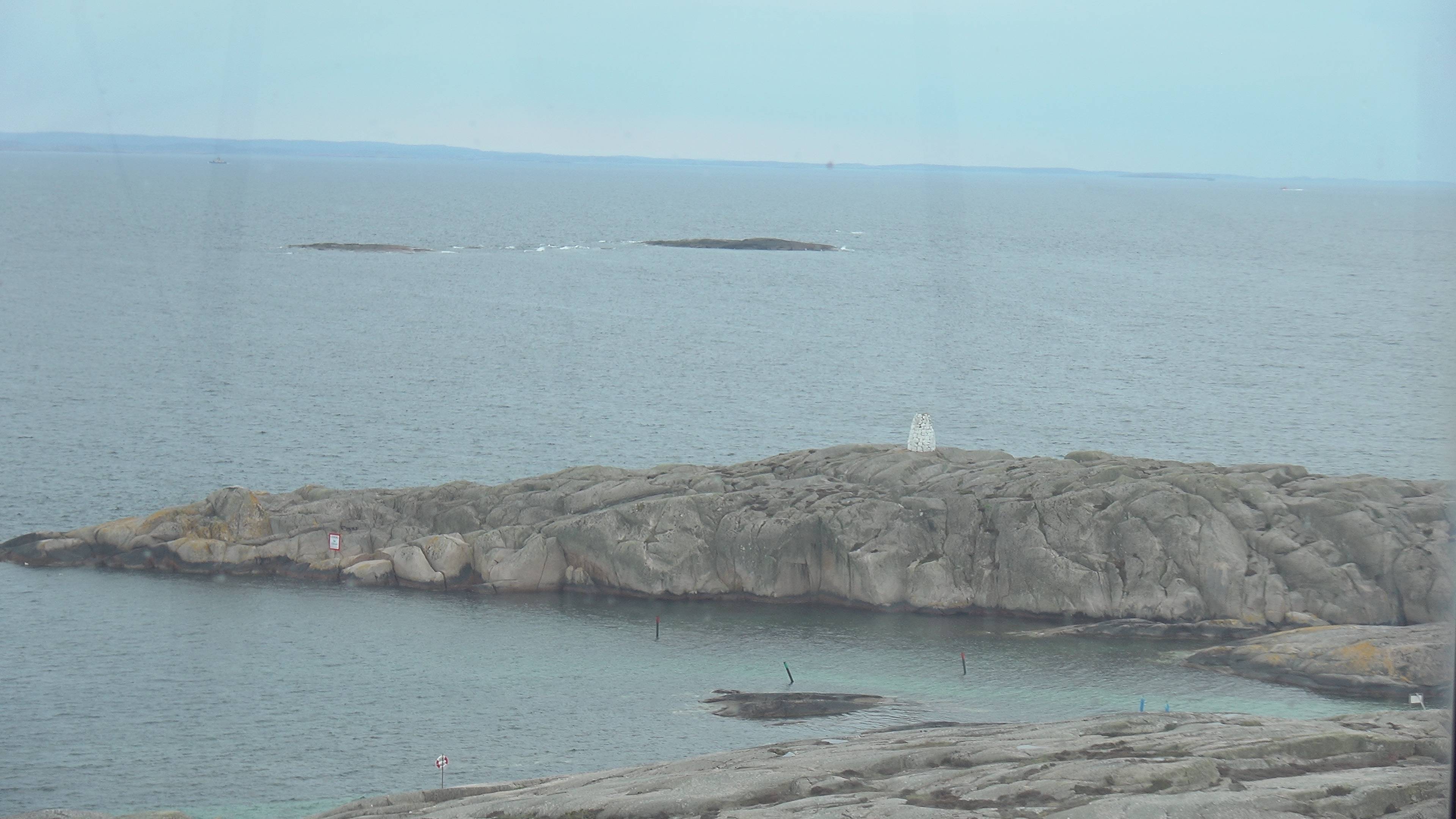 Hållö fyr — vy syd mot Hamneskär (S1)
