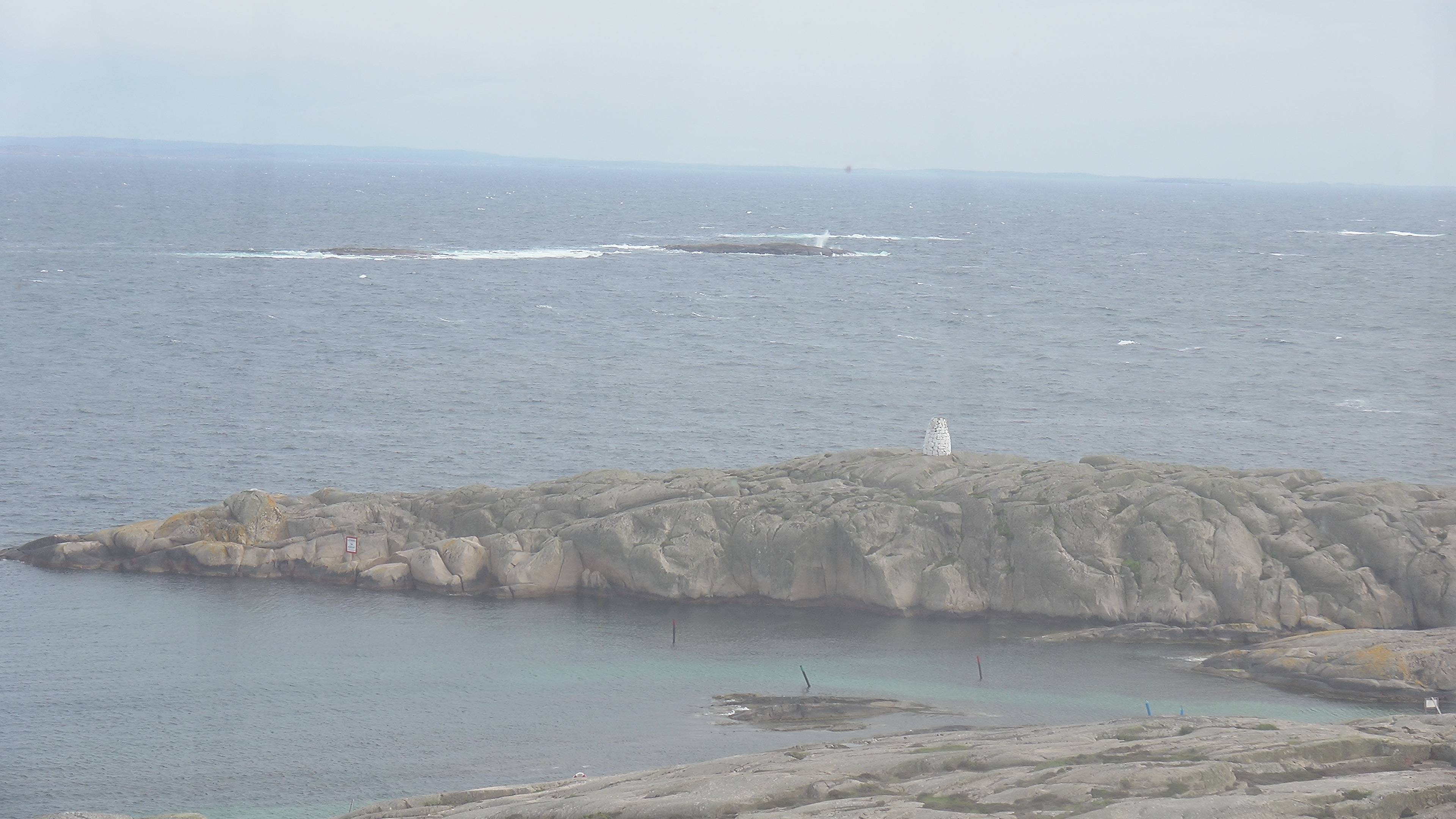 Hållö fyr — vy syd mot Hamneskär (S1)