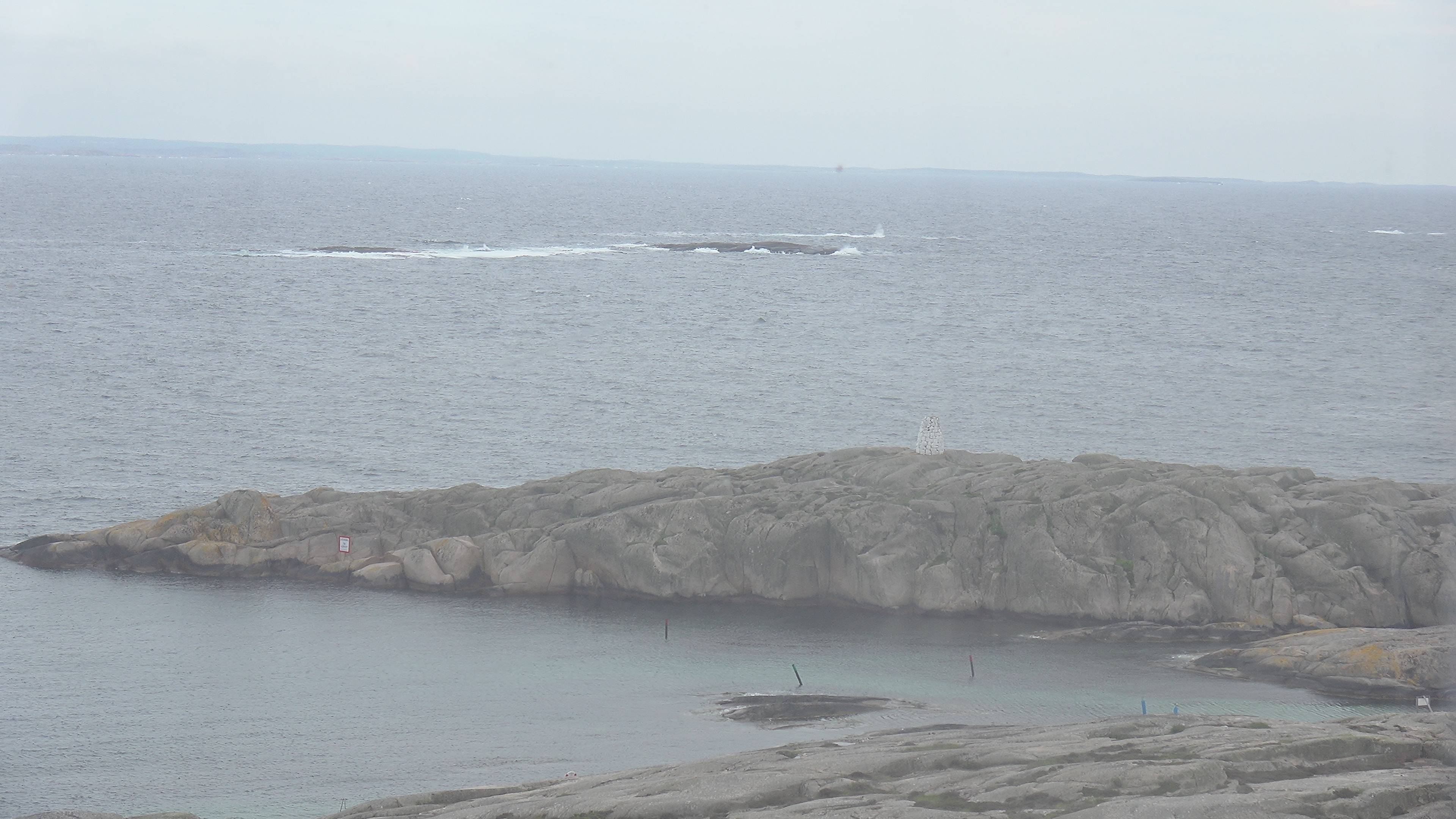 Hållö fyr — vy syd mot Hamneskär (S1)