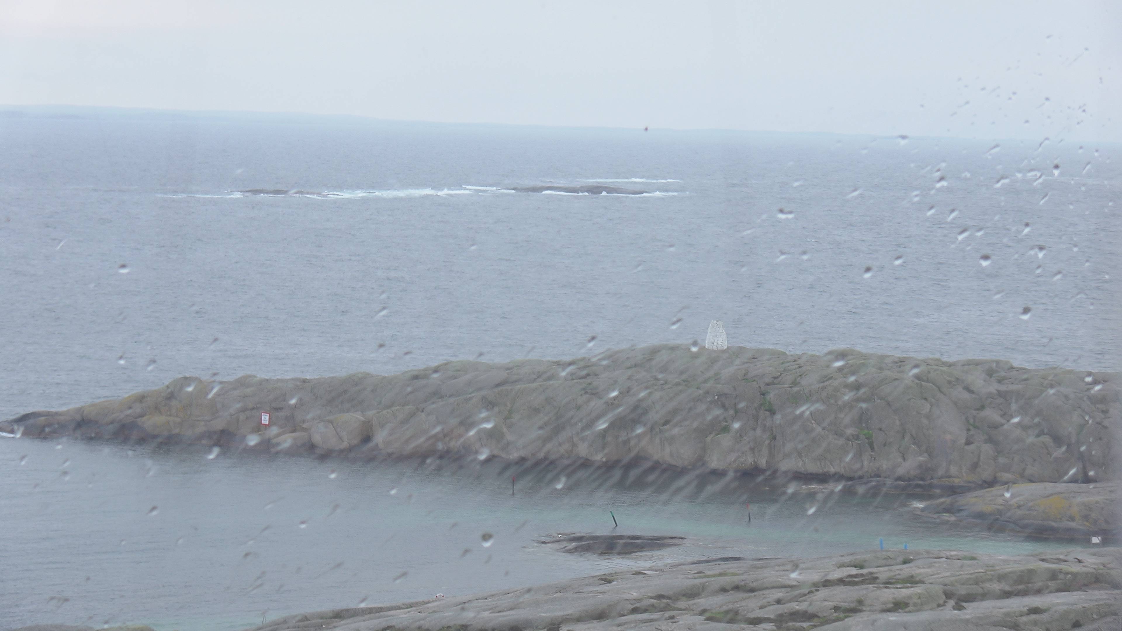 Hållö fyr — vy syd mot Hamneskär (S1)
